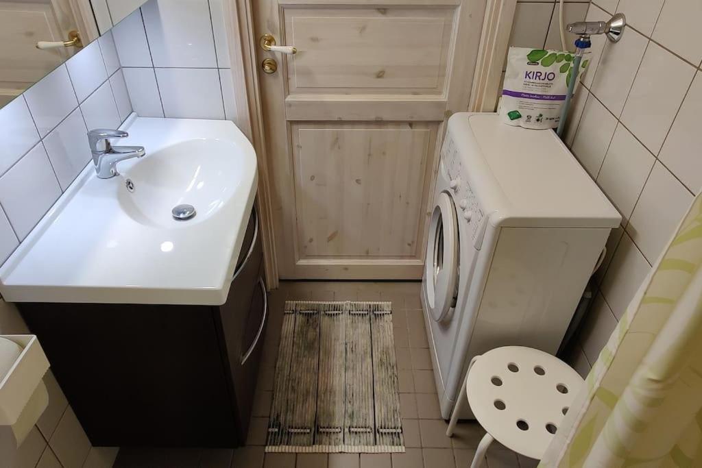 Spacious Ground-floor In Etu-toeoeloe Apartment Helsinki