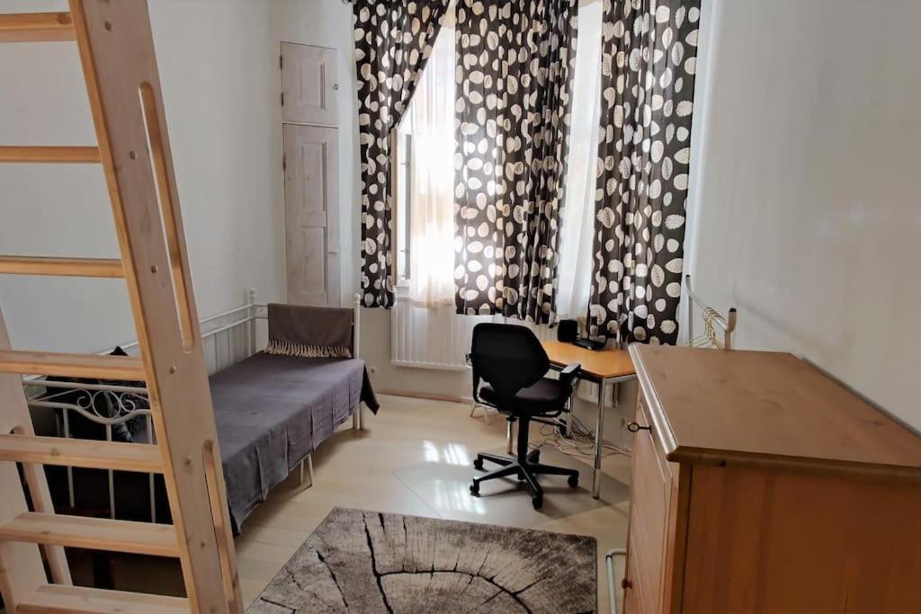 Spacious Ground-floor In Etu-toeoeloe *